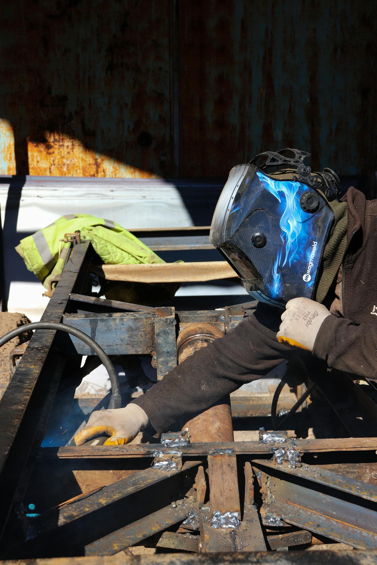 Sheet metal worker on the tools